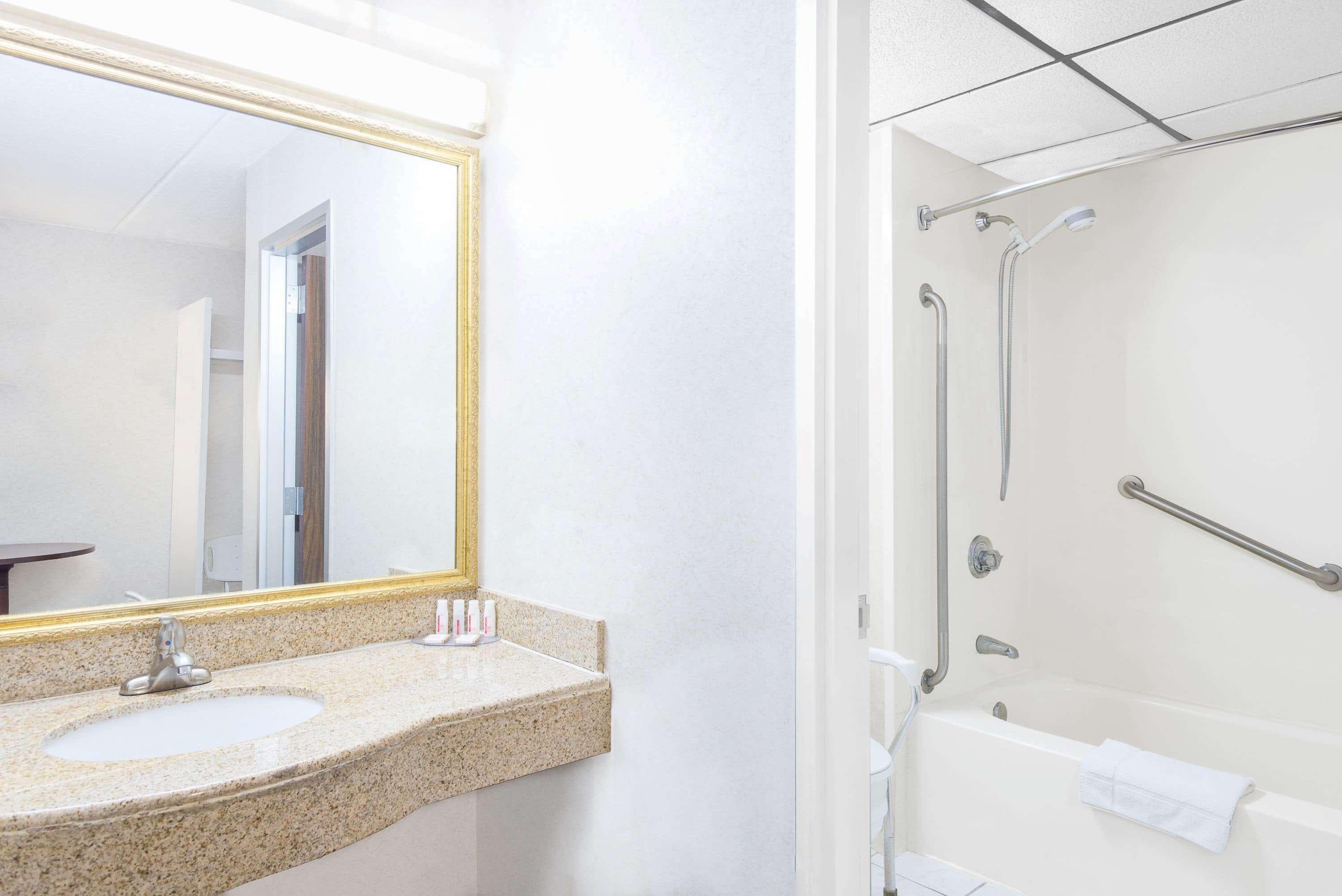 Howard Johnson By Wyndham Saugerties Esterno foto