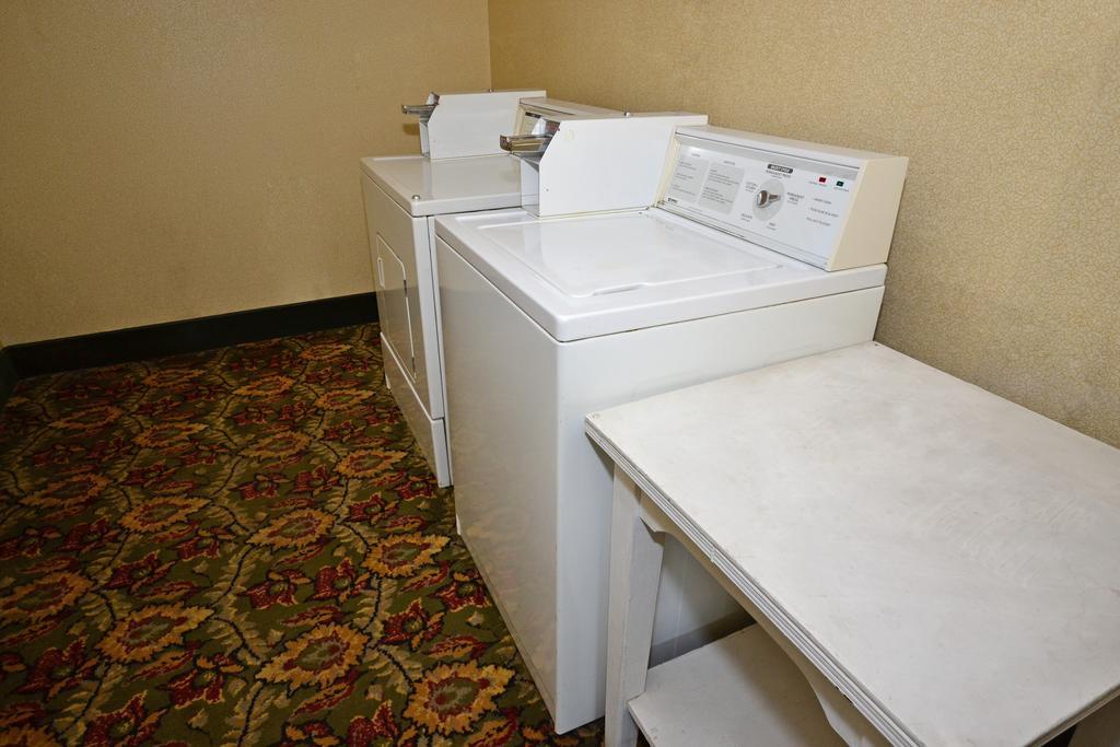 Howard Johnson By Wyndham Saugerties Esterno foto